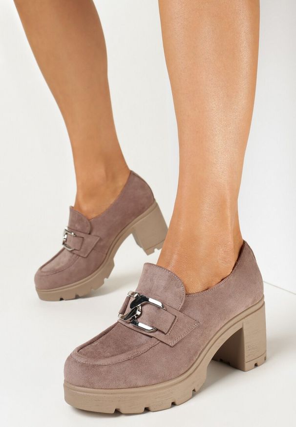 Born2be - Ciemnobeżowe Półbuty z Klamerką i Obcasem z Bieżnikiem Lathia. Kolor: beżowy. Materiał: skóra. Obcas: na obcasie