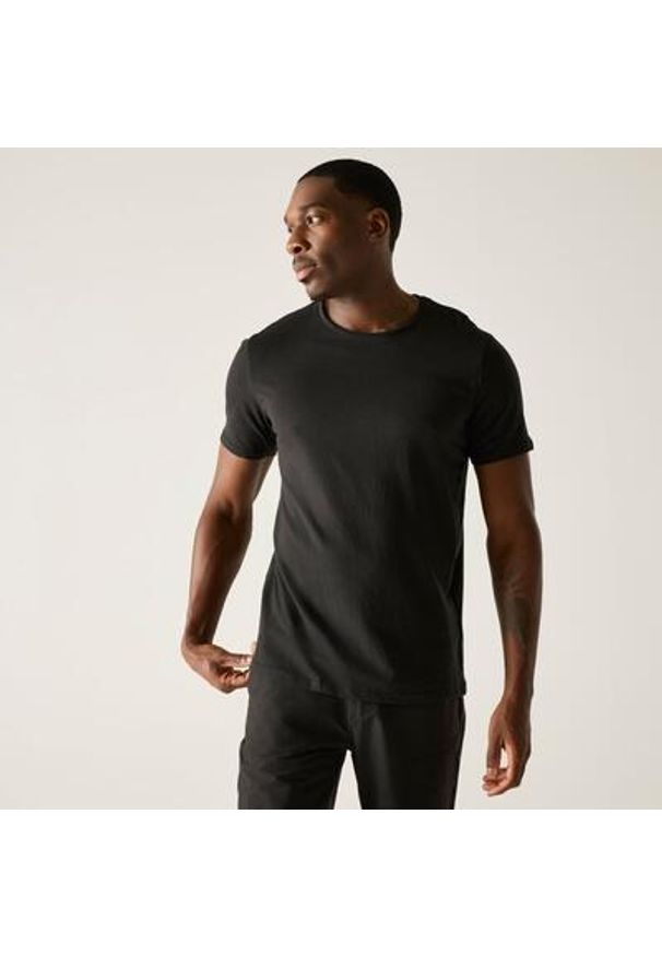 Regatta - Męska koszulka z krótkim rękawem Tait, lekka i aktywna. Kolor: czarny. Materiał: bawełna. Długość rękawa: krótki rękaw. Długość: krótkie. Sport: turystyka piesza