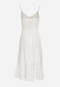 Born2be - Biała Sukienka Rozkloszowana na Ramiączkach z Guzikami z Wiskozą Efrinelle. Okazja: na co dzień. Typ kołnierza: dekolt w kształcie V. Kolor: biały. Materiał: wiskoza. Długość rękawa: na ramiączkach. Typ sukienki: rozkloszowane. Styl: casual, elegancki #2