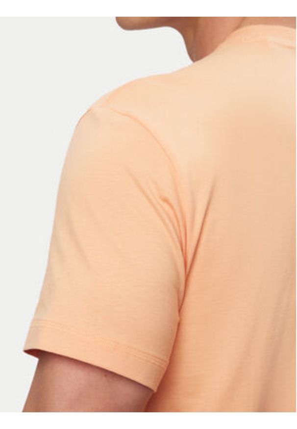 Guess T-Shirt M6GI15 K3008 Pomarańczowy Regular Fit. Kolor: pomarańczowy. Materiał: bawełna