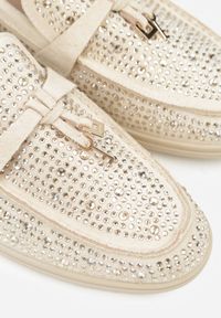 Renee - Beżowe Mokasyny z Cyrkoniami i Ozdobami Distantsteam. Okazja: na co dzień. Kolor: beżowy. Materiał: jeans. Wzór: aplikacja. Styl: glamour, casual #6