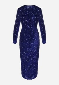 Born2be - Granatowa Dopasowana Cekinowa Sukienka z Kopertowym Dekoltem i Asymetrycznym Wycięciem Rinnalith. Okazja: na imprezę. Kolor: niebieski. Typ sukienki: asymetryczne, kopertowe. Styl: klasyczny, elegancki #6