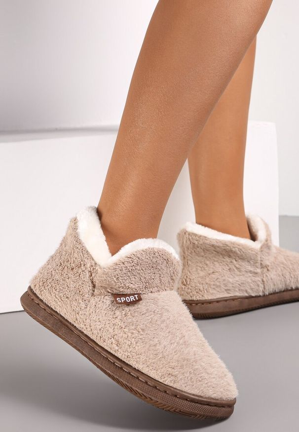 Renee - Brązowe Kapcie Futrzane z Cholewką za Kostkę Immilde. Wysokość cholewki: za kostkę. Zapięcie: bez zapięcia. Kolor: brązowy. Materiał: futro. Szerokość cholewki: normalna