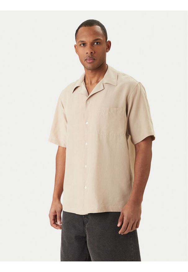 Guess Koszula F6GH01 WN202 Beżowy Regular Fit. Kolor: beżowy. Materiał: syntetyk