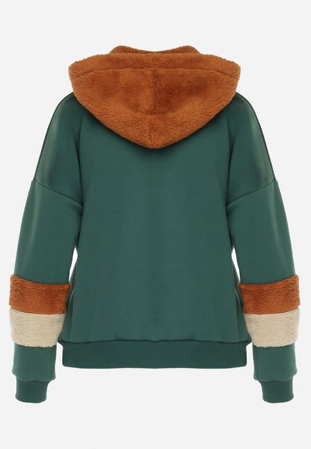 Born2be - Zielona Bluza z Kapturem i Futrzanymi Wstawkami Pyroxis. Typ kołnierza: kaptur. Kolor: zielony. Materiał: futro