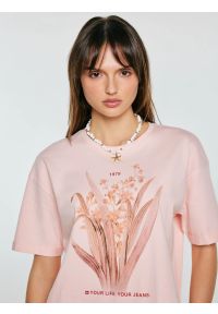 Big-Star - Koszulka damska z nadrukiem jasnoróżowa Lika 600. Kolor: różowy. Materiał: materiał, dzianina. Długość rękawa: krótki rękaw. Wzór: nadruk. Sezon: wiosna, lato. Styl: elegancki #5