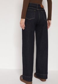 Born2be - Granatowe Jeansy z Bawełną o Szerokim Kroju z Wysokim Stanem i Ozdobnymi Kieszeniami Adelsala. Okazja: na co dzień. Stan: podwyższony. Kolor: niebieski. Styl: casual, klasyczny, rockowy, elegancki #5