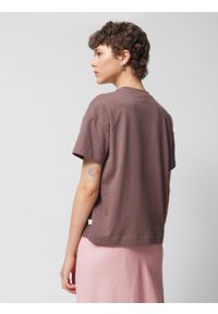 outhorn - T-shirt o kroju boxy z nadrukiem damski - brązowy. Kolor: brązowy. Materiał: bawełna, materiał, dzianina. Długość: długie. Wzór: nadruk. Sezon: wiosna #3