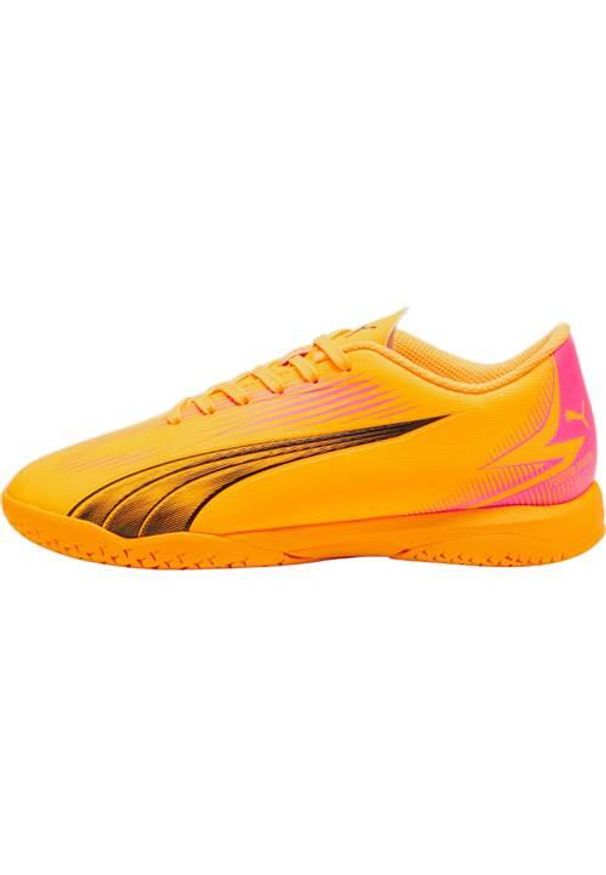 Buty piłkarskie dla dzieci Puma Ultra Play It. Zapięcie: sznurówki. Kolor: różowy, wielokolorowy, czarny. Materiał: syntetyk, materiał. Szerokość cholewki: normalna. Sport: piłka nożna