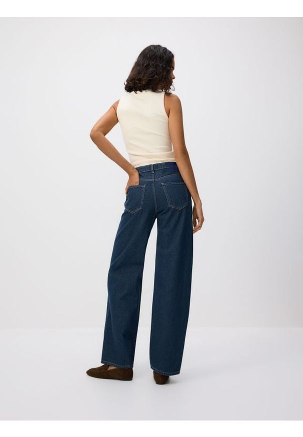 Reserved - Jeansy wide leg - granatowy. Kolor: niebieski