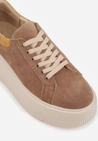 Renee - Brązowe Sneakersy na Platformie z Naturalnego Zamszu Latavesa. Okazja: na co dzień. Kolor: brązowy. Materiał: zamsz. Obcas: na platformie #5