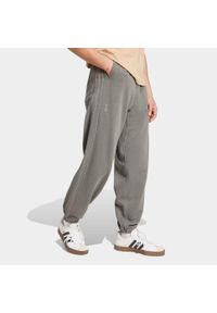 Adidas - Luźne spodnie z wyblakłej dzianiny frotte ADIDAS ALL SZN. Kolor: czarny. Materiał: dzianina