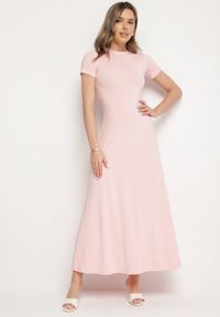 Born2be - Różowa Sukienka o Taliowanym Kroju z Krótkim Rękawem Liravise. Okazja: na co dzień. Kolor: różowy. Długość rękawa: krótki rękaw. Sezon: wiosna, lato. Typ sukienki: rozkloszowane. Styl: klasyczny, casual, elegancki #1