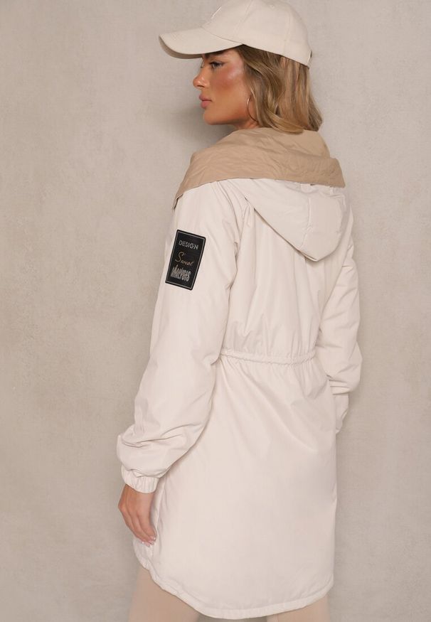 Renee - Jasnobeżowa Kurtka o Kroju Parki z Kapturem i Ściągaczem w Talii Zizana. Okazja: na co dzień. Typ kołnierza: kaptur. Kolor: beżowy. Materiał: jeans. Wzór: ażurowy. Styl: elegancki, casual, klasyczny