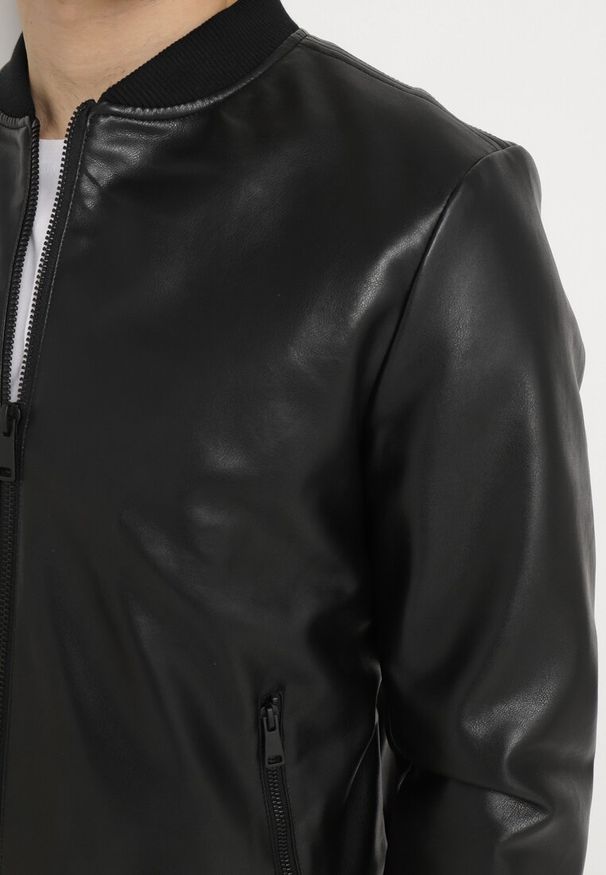 Born2be - Czarna Kurtka Bomberka z Imitacji Skóry i Zasuwanymi Kieszeniami Rihella. Kolor: czarny. Materiał: skóra. Styl: klasyczny, elegancki