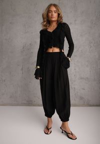 Renee - Czarne Spodnie High Waist o Kroju Balloon Mezesha. Okazja: na co dzień. Stan: podwyższony. Kolor: czarny. Długość: krótkie. Styl: boho, casual #1