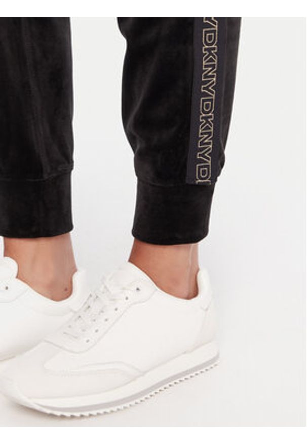 DKNY Sport Spodnie dresowe DP5P3706 Czarny Regular Fit. Kolor: czarny. Materiał: syntetyk