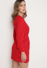 Born2be - Czerwona Sukienka z Marszczeniem i Bufiastymi Rękawami Redenia. Kolor: czerwony. Styl: klasyczny, elegancki #5