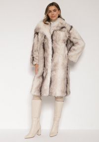 Born2be - Biały Płaszcz Futro z Szerokim Kołnierzem i Kieszeniami Ezinda. Okazja: na co dzień, do pracy, na spotkanie biznesowe. Typ kołnierza: golf. Kolor: biały. Materiał: futro. Styl: biznesowy, klasyczny, casual, elegancki #4