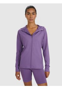 4f - 4F Bluza treningowa regular szybkoschnąca damska - fioletowa XS. Okazja: na co dzień. Typ kołnierza: kaptur. Kolor: różowy. Materiał: materiał, syntetyk, dzianina, włókno, elastan. Długość rękawa: raglanowy rękaw. Wzór: ze splotem, gładki. Styl: sportowy, casual #1