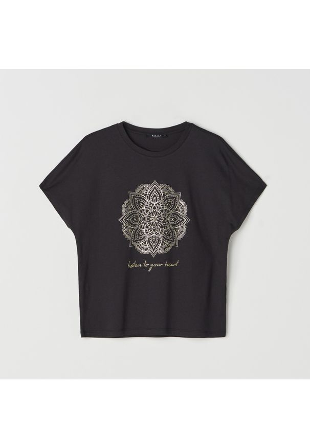 Mohito - Koszulka z połyskującym nadrukiem - Czarny. Kolor: czarny. Wzór: nadruk