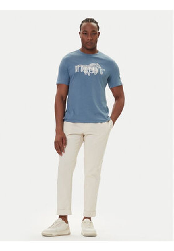 Mustang T-Shirt Austin 1016858 Niebieski Regular Fit. Kolor: niebieski. Materiał: bawełna