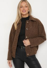 Born2be - Brązowa Kurtka Koszulowa z Gumką w Pasie Stylizowana na Wełnianą Unelises. Okazja: na co dzień. Kolor: brązowy. Materiał: wełna. Styl: casual, klasyczny