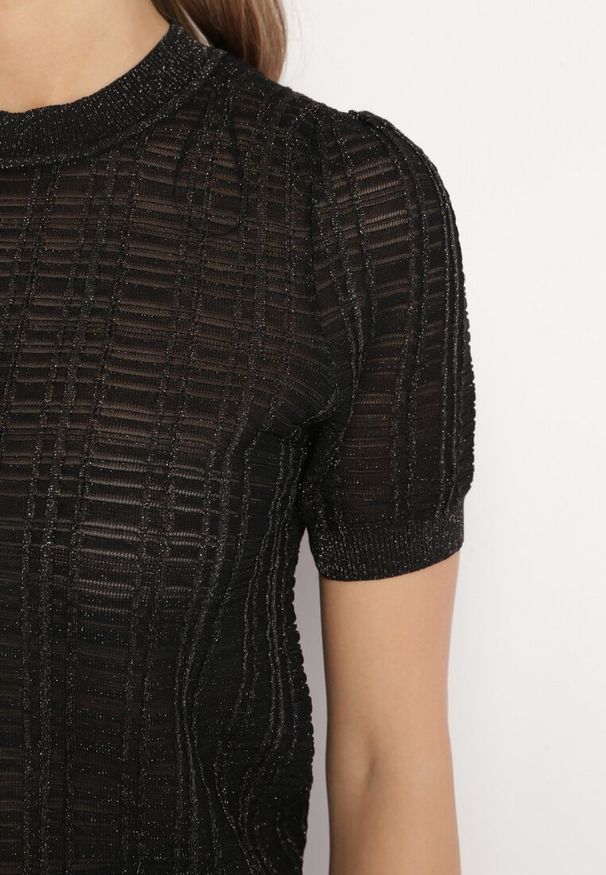 Born2be - Czarna Bluzka z Metaliczną Nicią i Krótkim Rękawem Begolia. Kolor: czarny. Długość rękawa: krótki rękaw. Długość: krótkie. Styl: elegancki