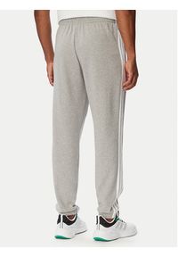 Adidas - adidas Spodnie dresowe Essentials 3-Stripes KY4195 Szary jasny Regular Fit. Kolor: szary. Materiał: bawełna #5
