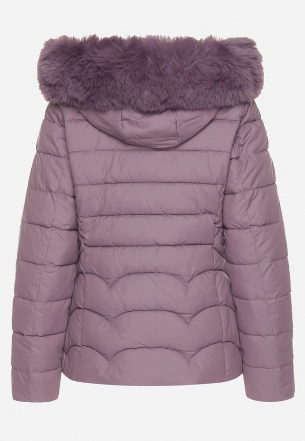 Born2be - Ciemnofioletowa Pikowana Kurtka z Odpinanym Kapturem i Futrzaną Podszewką Reandira. Okazja: na spacer, na co dzień. Kolor: fioletowy. Materiał: futro. Styl: elegancki, casual