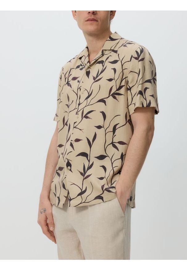 Reserved - Koszula comfort fit z lyocellem - beżowy. Kolor: beżowy