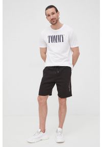 TOMMY HILFIGER - Tommy Hilfiger Szorty męskie kolor czarny. Okazja: na co dzień. Kolor: czarny. Materiał: dzianina. Wzór: gładki. Styl: casual #3