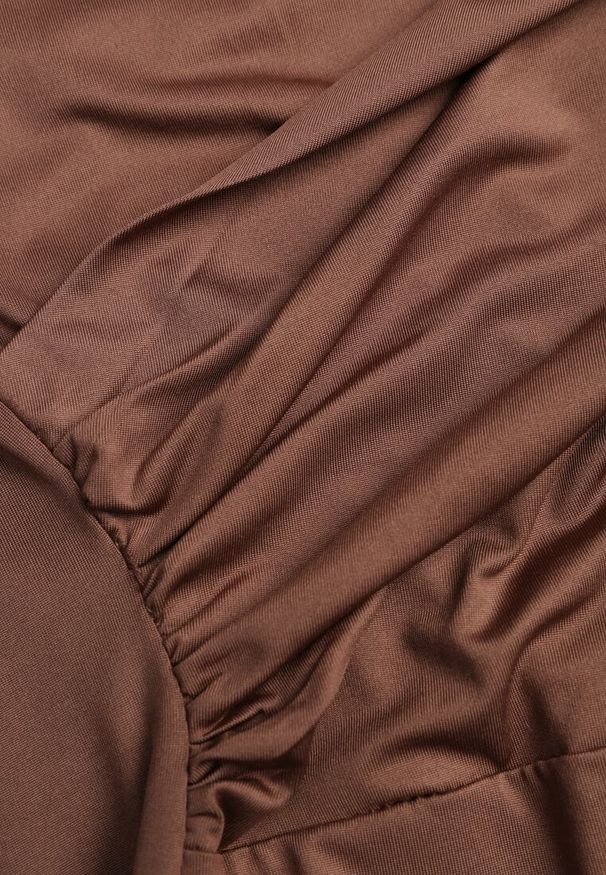 Renee - Brązowe Kopertowe Body Bez Rękawów Edalwen. Okazja: na imprezę. Kolor: brązowy. Materiał: skóra. Długość rękawa: bez rękawów. Styl: elegancki