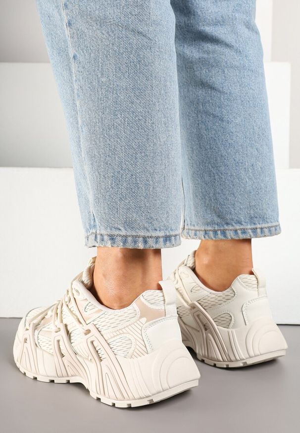 Renee - Beżowe Sneakersy z Designerskim Sznurowaniem Nuritha. Okazja: na co dzień. Kolor: beżowy. Materiał: skóra. Obcas: na platformie