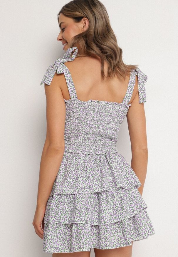 Born2be - Fioletowy Komplet w Kwiaty Elastyczny Top z Wiązaniami i Rozkloszowana Spódniczka Natilana. Kolor: fioletowy. Wzór: kwiaty