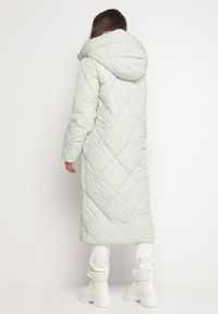 Born2be - Jasnozielona Kurtka Płaszcz z Geometrycznym Pikowaniem Johnatta. Kolor: zielony. Wzór: geometria #5