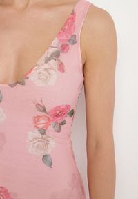 Born2be - Różowa Siateczkowa Sukienka z Kwiatowym Motywem Milanessa. Okazja: na co dzień. Kolor: różowy. Materiał: jeans. Wzór: kwiaty. Typ sukienki: proste. Styl: casual, elegancki #4