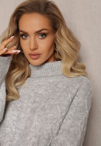 Renee - Szary Oversizowy Golf w Ozdobny Splot Jupiterra. Typ kołnierza: golf. Kolor: szary. Materiał: dzianina, tkanina. Długość rękawa: długi rękaw. Długość: długie. Wzór: ze splotem #3