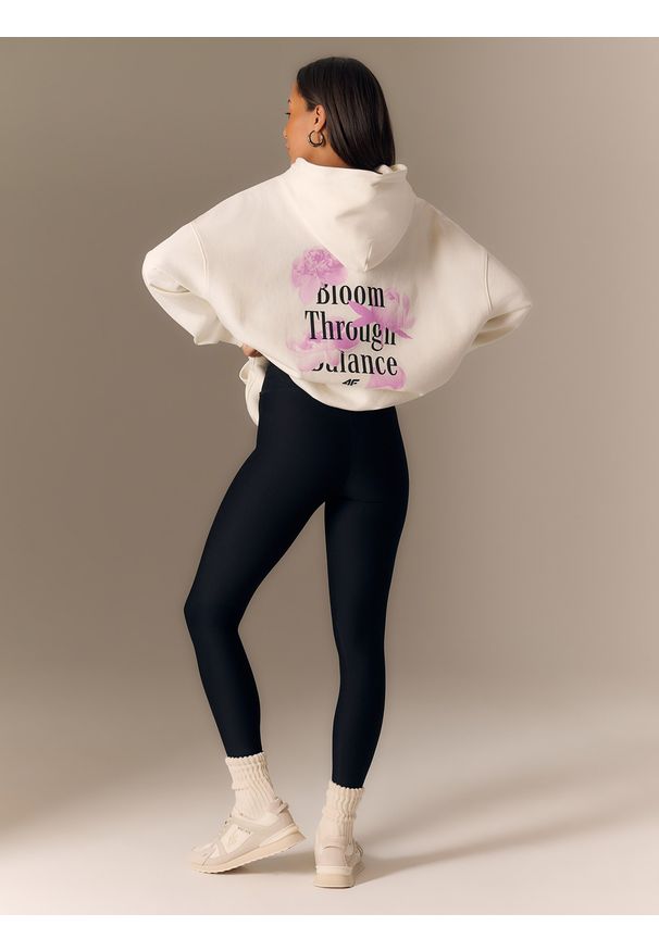 4f - 4F Bluza dresowa loose z kapturem damska - beżowa S. Okazja: na co dzień. Typ kołnierza: kaptur. Kolor: beżowy. Materiał: dresówka. Styl: casual