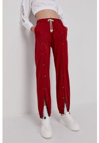 Champion Spodnie damskie kolor bordowy gładkie. Kolor: czerwony. Wzór: gładki