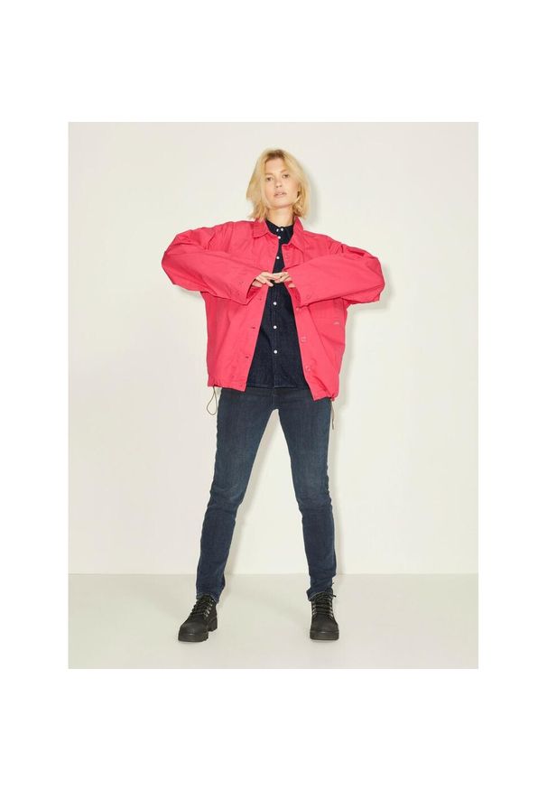 Koszula damska JJXX sophi denim. Kolor: czarny, brązowy, wielokolorowy, szary. Materiał: denim. Długość rękawa: długi rękaw. Sport: fitness