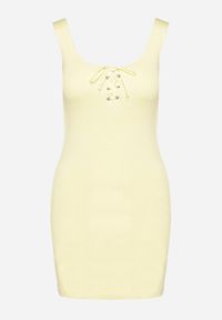 Born2be - Żółta Dopasowana Sukienka ze Sznurowaniem przy Dekolcie Tilawena. Okazja: na co dzień. Kolor: żółty. Typ sukienki: oversize. Styl: elegancki, casual #3
