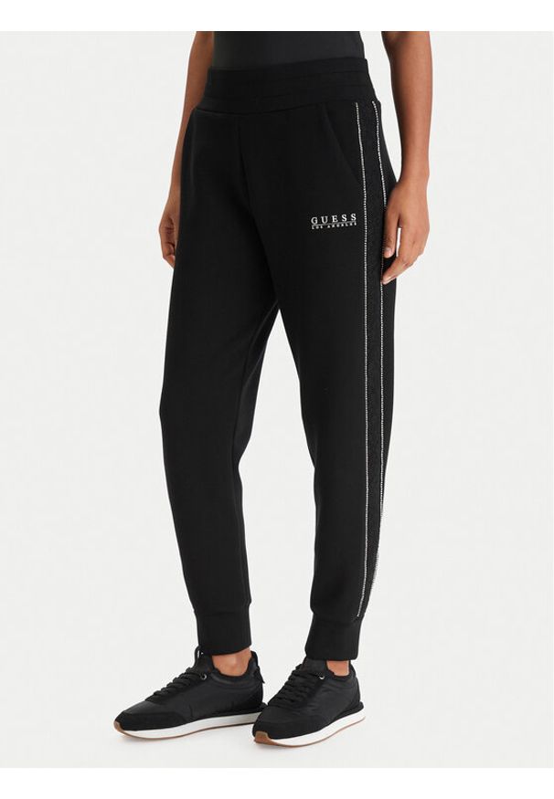 Guess Spodnie dresowe W6RB45 KBYE2 Czarny Regular Fit. Kolor: czarny. Materiał: syntetyk