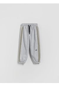 Reserved - Bawełniane joggery - jasnoszary. Kolor: szary. Materiał: bawełna #1