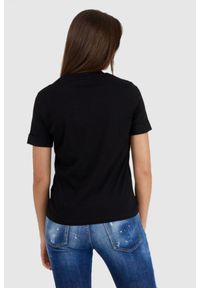 Guess - GUESS Czarny t-shirt damski z nadrukiem. Kolor: czarny. Materiał: bawełna. Długość rękawa: krótki rękaw. Wzór: nadruk