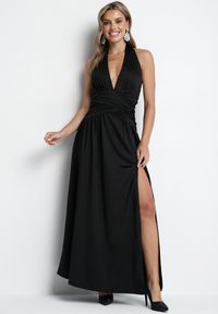 Born2be - Czarna Koktajlowa Sukienka z Marszczeniem Odkrytymi Plecami i Usztywnianymi Miseczkami Vamilina. Okazja: na imprezę. Kolor: czarny. Typ sukienki: proste. Styl: wizytowy #1