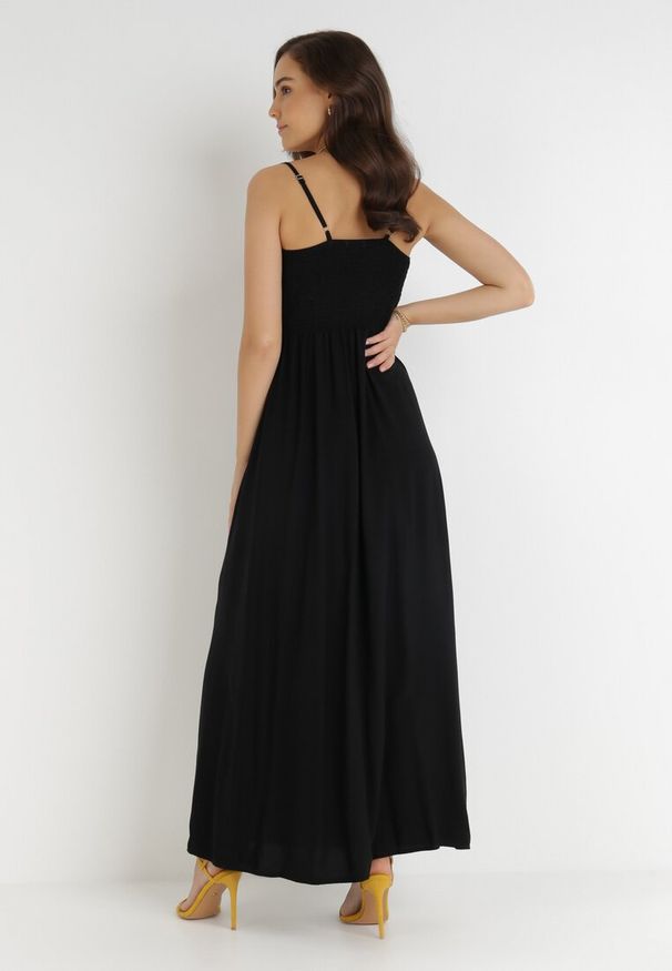 Born2be - Czarna Sukienka Cadole. Kolor: czarny. Materiał: bawełna. Długość rękawa: na ramiączkach. Typ sukienki: kopertowe. Styl: wakacyjny. Długość: maxi