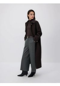 Reserved - Spodnie culotte z paskiem - ciemnoszary. Kolor: szary. Materiał: wiskoza, tkanina
