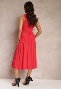 Renee - Czerwona Sukienka z Kopertowym Dekoltem i Plisowanym Dołem Anamarie. Kolor: czerwony. Długość rękawa: bez rękawów. Typ sukienki: kopertowe. Długość: midi #2