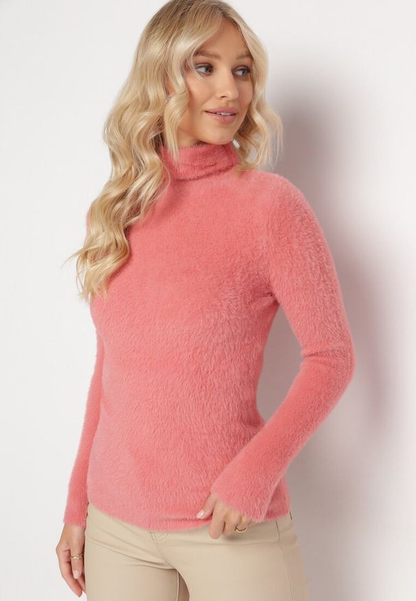 Born2be - Różowy Elastyczny Golf z Puszystej Tkaniny z Wełną Doulcet. Typ kołnierza: golf. Kolekcja: plus size. Kolor: różowy. Materiał: tkanina, wełna